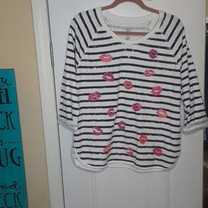 Lips kisses sweatshirt  petite xl